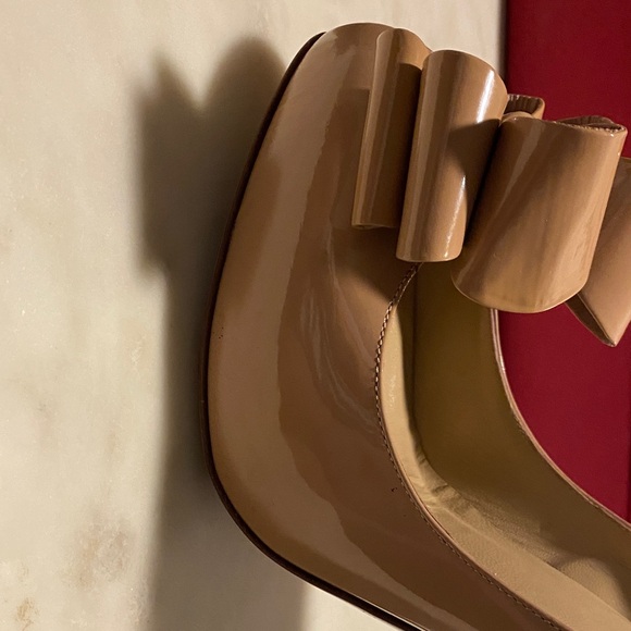 Valentino Women's Nude Bow Heels - Picture 6 of 11